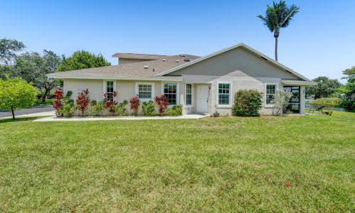 2 Desford Ln, Boynton Beach, FL 33426-7613