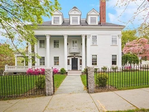 219 Fisher Ave, Brookline MA  02445-5733 exterior