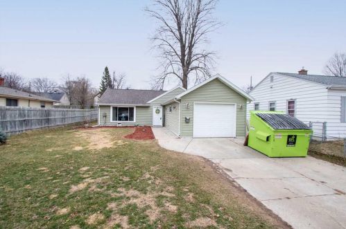 1860 Smith St, Green Bay, WI 54302-2949