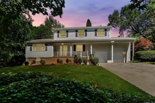 61 Old Knollwood Rd, White Plains, NY 10607-1827