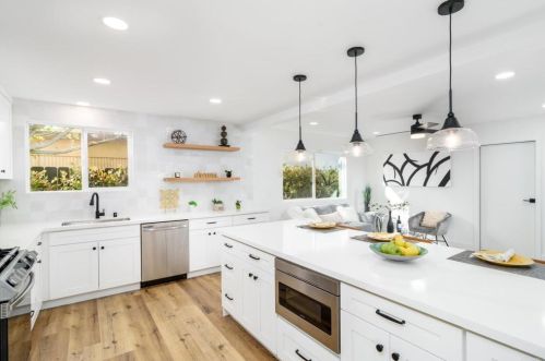 7012 Bobhird Dr, San Diego CA 92119-1404 exterior