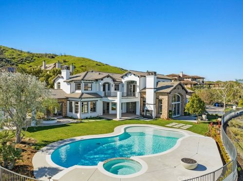 25682 Oak Meadow Dr, Santa Clarita CA  91381-0762 exterior