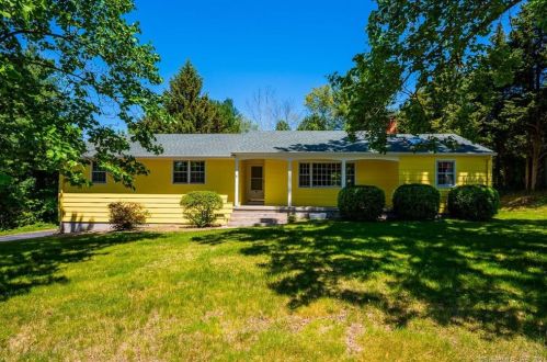 8 Warwick Ter, Waterford, CT 06385-4120