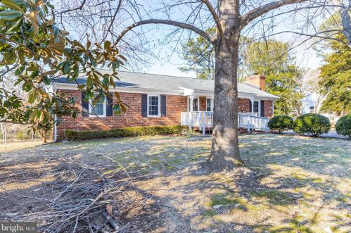 809 Payton Dr, Fredericksburg, VA 22405-2246