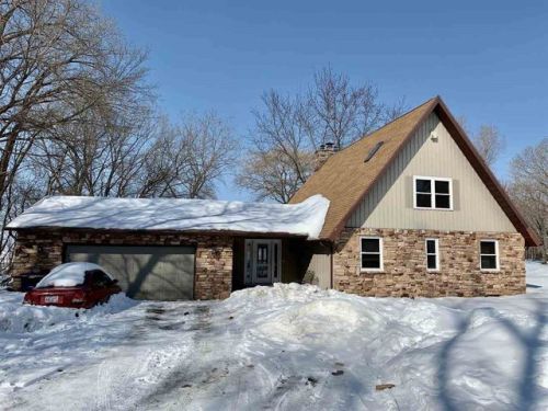 2815 Shore Dr, Green Bay, WI 54302-4728