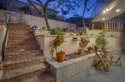 876 Armada Ter, San Diego CA  92106-3056 exterior