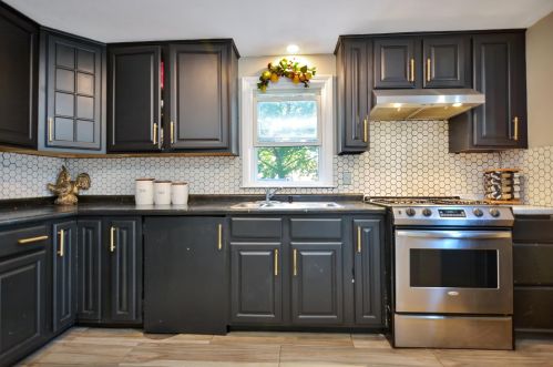 32 Fairview Ave, Nashua NH 03060-4105 exterior