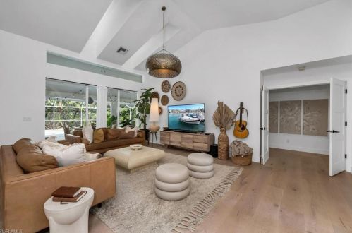 1921 Blackstone Cir, Naples, FL 34109-7225