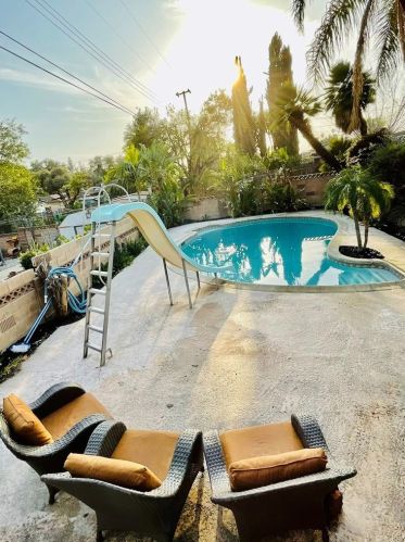 25841 27th St, San Bernardino, CA 92404-3437