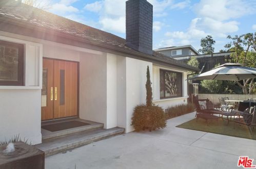 3584 Sepulveda, Van Nuys CA 91402-4305 exterior