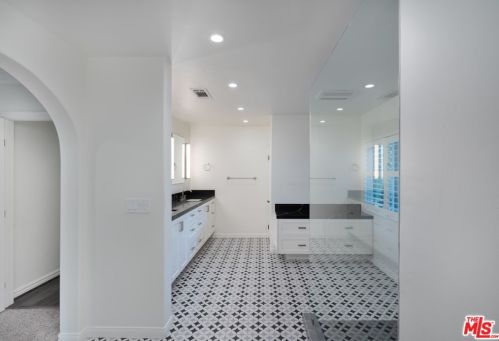 1732 Bonita Vista Dr, La Canada CA  91011-1614 exterior