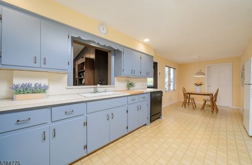 22 Rose Ter, Chatham Township NJ  07928-2070 exterior