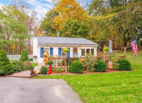 42 Clinton St, Middletown, NY 10940-6322
