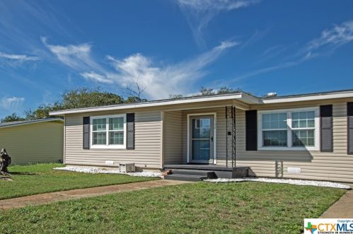 1104 13th St, Copperas Cove, TX 76522-3543