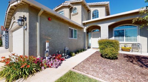 5556 Pierce Ln, Riverbank, CA 95367-3883