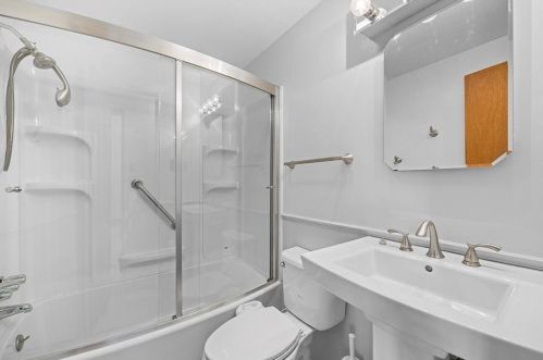 2020 Calistoga Pl, Pittsburgh PA 15221-5301 exterior