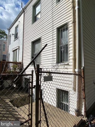 224 Elm St, Washington DC  20001-1713 exterior