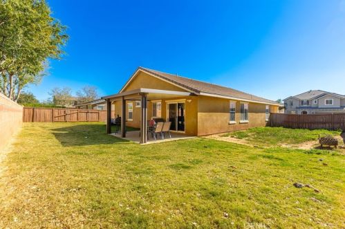 1390 Sweetpea Ln, Beaumont CA  92223-7820 exterior