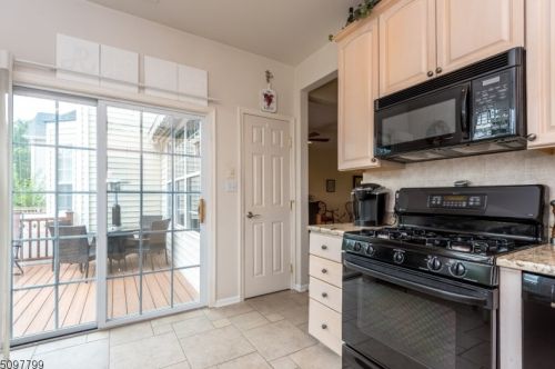 30 Surrey Ln, Flemington NJ  08822-1588 exterior