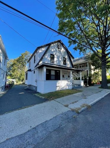 4 Charles St, White Plains, NY 10606-2604