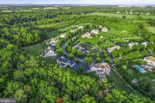 20906 Mcintosh Pl, Leesburg VA  20175-6372 exterior