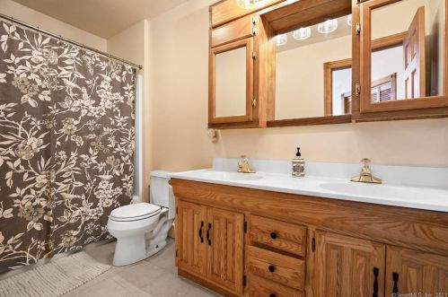 107 Roast Meat Hill Rd, Deep River CT  06419-1424 exterior