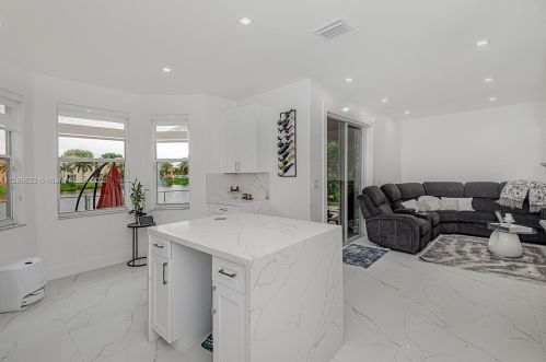 13040 52nd St, Hollywood FL  33027-5453 exterior