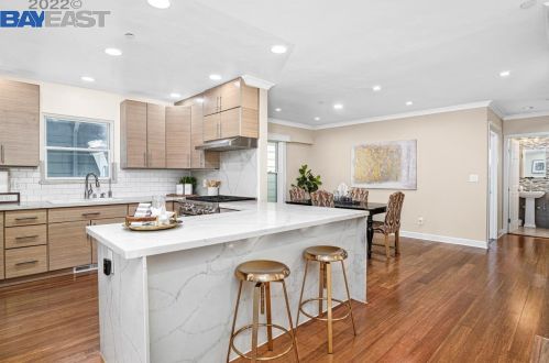 710 26th St, Oakland, CA 94612-1106
