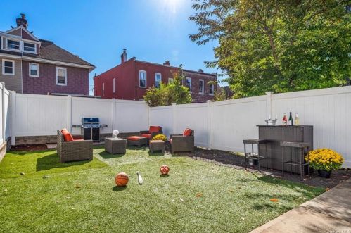 76-38 85th Dr, Jamaica NY  11421-1008 exterior