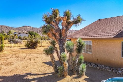 7645 Victoria Ave, Yucca Valley CA  92284-6152 exterior