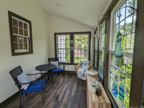 5 Guernsey Rd, Bloomfield CT  06002-3401 exterior