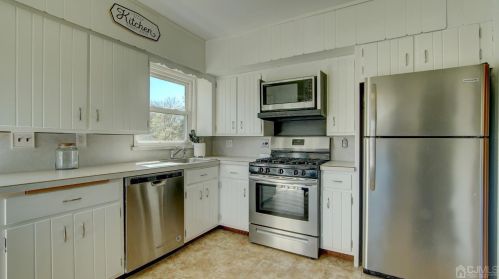 18 Sandalwood Dr, East Brunswick NJ  08816-4047 exterior