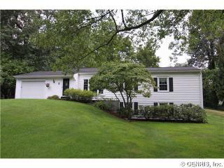 8 Falling Creek Rd, Pittsford, NY 14534-3306