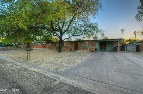 621 Rook Ave, Tucson, AZ 85711-1630