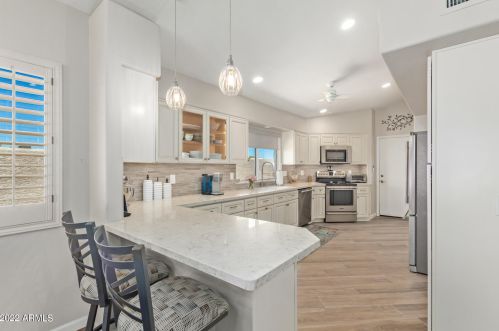 12052 40th Way, Phoenix, AZ 85028-1529