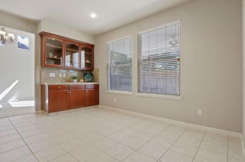 2044 Sugarbowl Way, Lodi CA  95242-4752 exterior