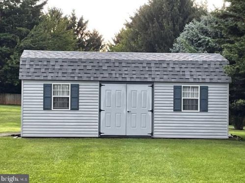 303 Forrest Ave, Shrewsbury PA  17361-1332 exterior