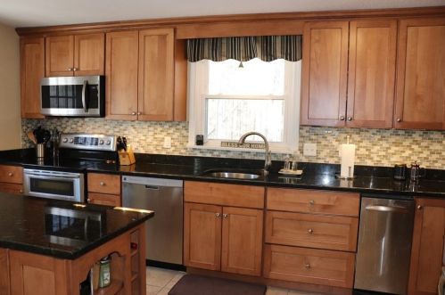 61 Peabody Dr, Stow, MA 01775-1010