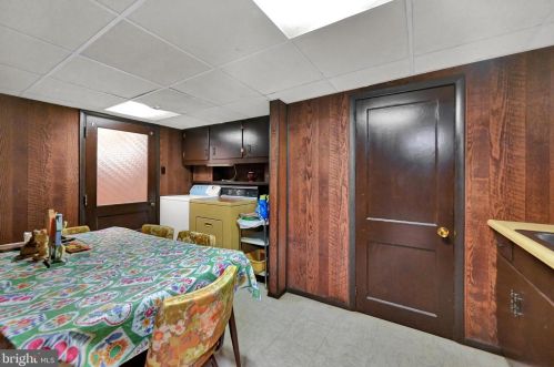 121 Charles Ave, Hanover PA 17331-3337 exterior