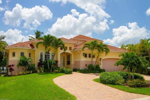 18211 Cutlass Dr, Fort Myers Beach, FL 33931-2330