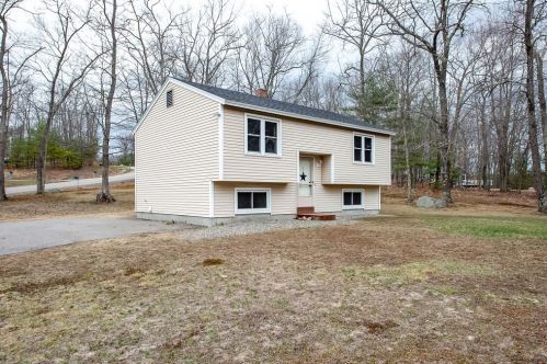 1 Norton Pond Rd, Raymond, NH 03077-1906