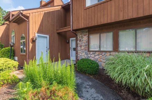 135 Swan Ct, Poughkeepsie NY  12603-6971 exterior