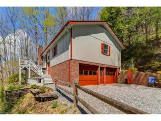 60 Tuckaway Dr, Asheville, NC 28803-2152