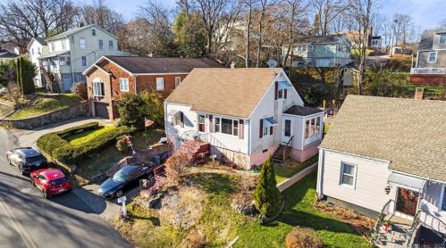 226 Emmett Ave, Derby, CT 06418-1258