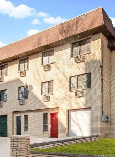 377 234th St, Bronx, NY 10470-2254