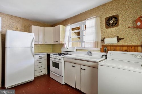 667 Brighton Ter, Holmes, PA 19043-1009