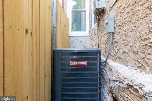 6526 Chew Ave, Philadelphia PA 19120-2332 exterior