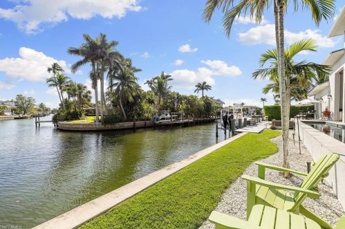 1266 Cobia Ct, Naples FL  34102-1549 exterior