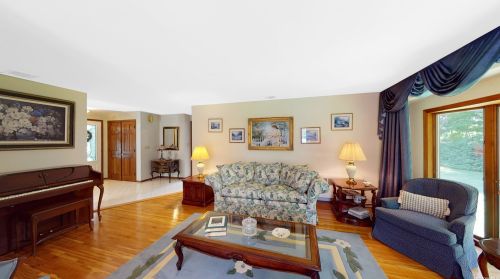 18 Hardwick Dr, Huntington Station NY  11746-4506 exterior