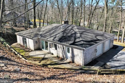 19 Edgehill Rd, Swatara PA  17033-2506 exterior